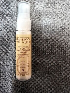 Alterna Bamboo Smooth Curls Anti-Frizz Curl Re-Activating Spray - White